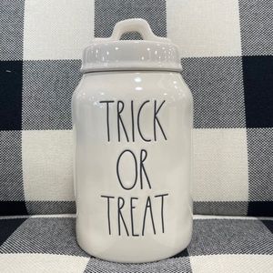 New Rae Dunn White Trick or Treat canister VHTF